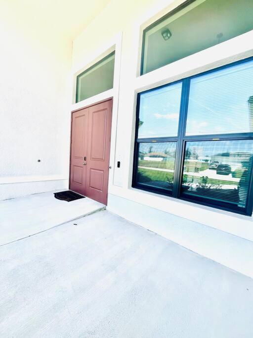 Holiday home New 4 Bed House On A Canal Facing South & Door Ramp, Near Golf Course And Softball *