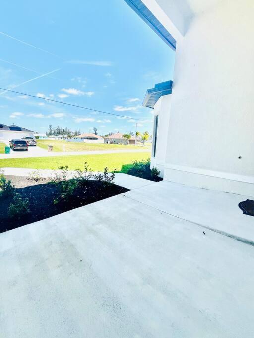 New 4 Bed House On A Canal Facing South & Door Ramp, Near Golf Course And Softball Holiday home
