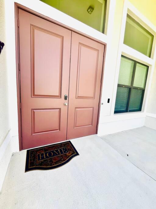 Holiday home New 4 Bed House On A Canal Facing South & Door Ramp, Near Golf Course And Softball Cape Coral