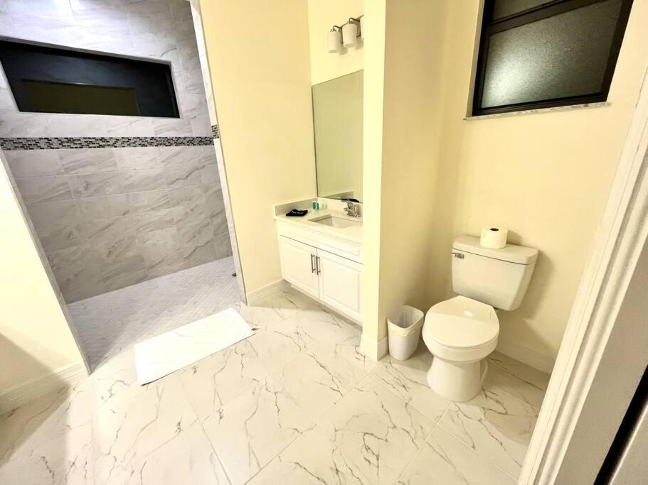 Holiday home New 4 Bed House On A Canal Facing South & Door Ramp, Near Golf Course And Softball