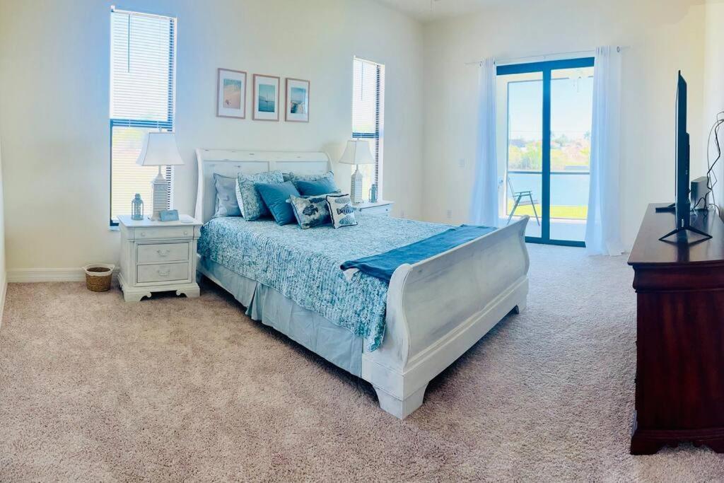 Holiday home New 4 Bed House On A Canal Facing South & Door Ramp, Near Golf Course And Softball