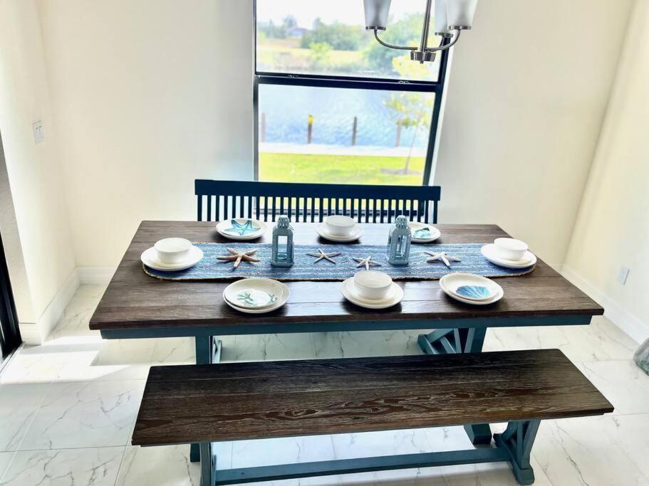 New 4 Bed House On A Canal Facing South & Door Ramp, Near Golf Course And Softball *