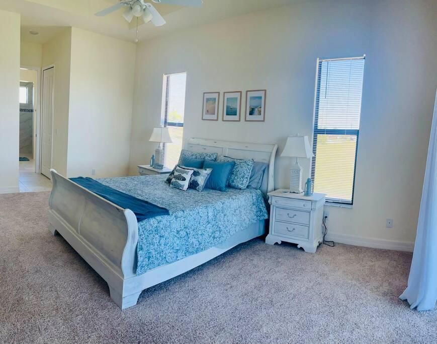 Holiday home New 4 Bed House On A Canal Facing South & Door Ramp, Near Golf Course And Softball