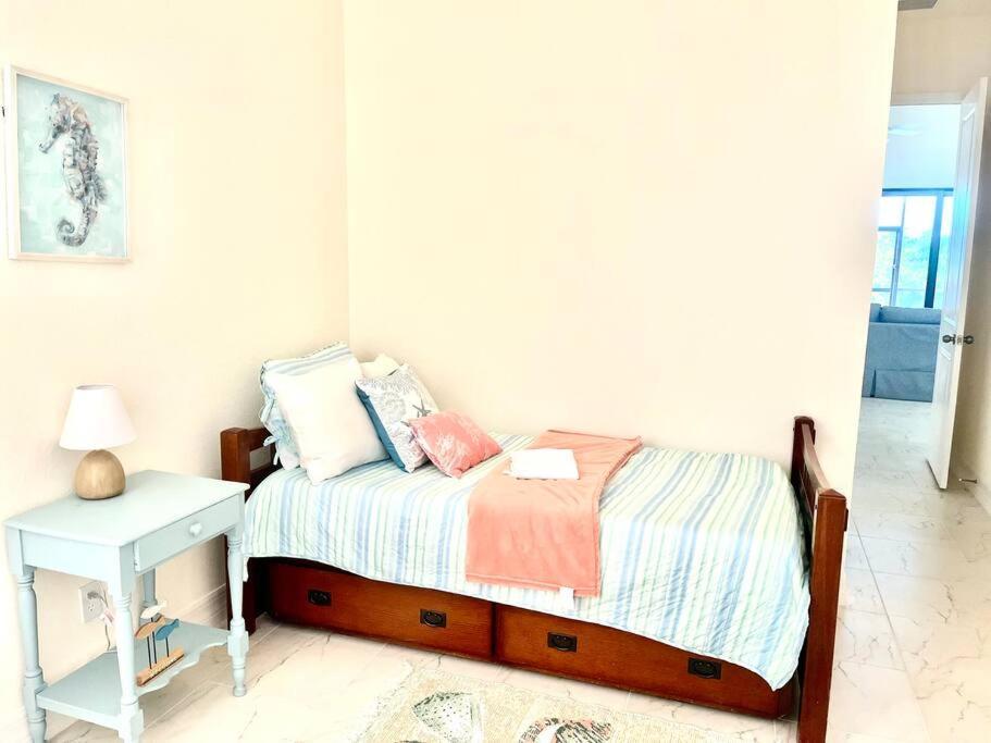 New 4 Bed House On A Canal Facing South & Door Ramp, Near Golf Course And Softball *