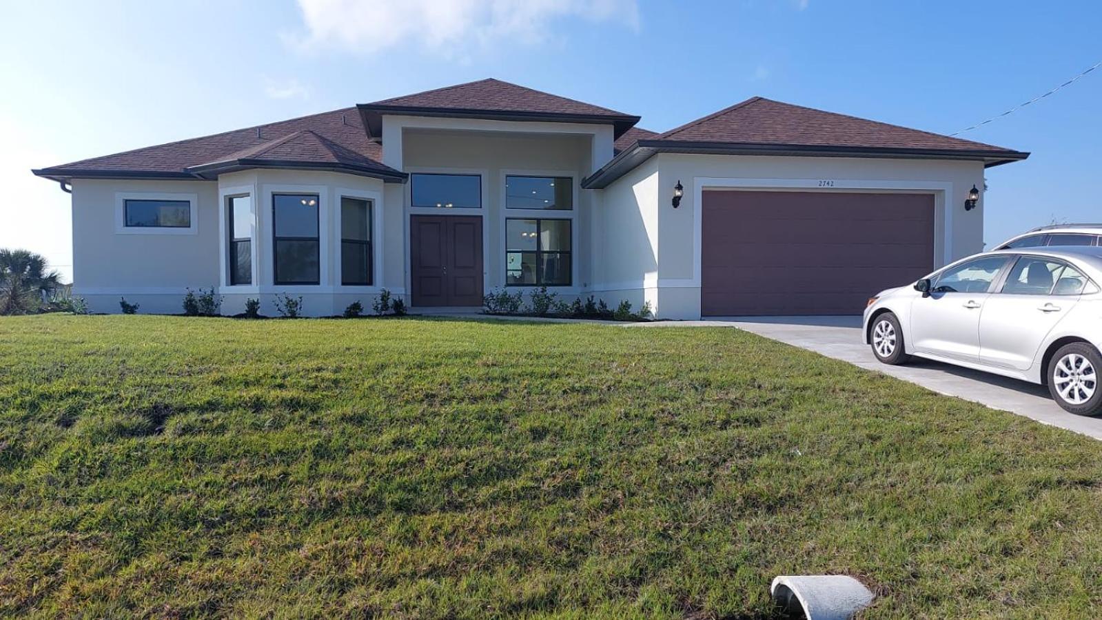 New 4 Bed House On A Canal Facing South & Door Ramp, Near Golf Course And Softball Cape Coral